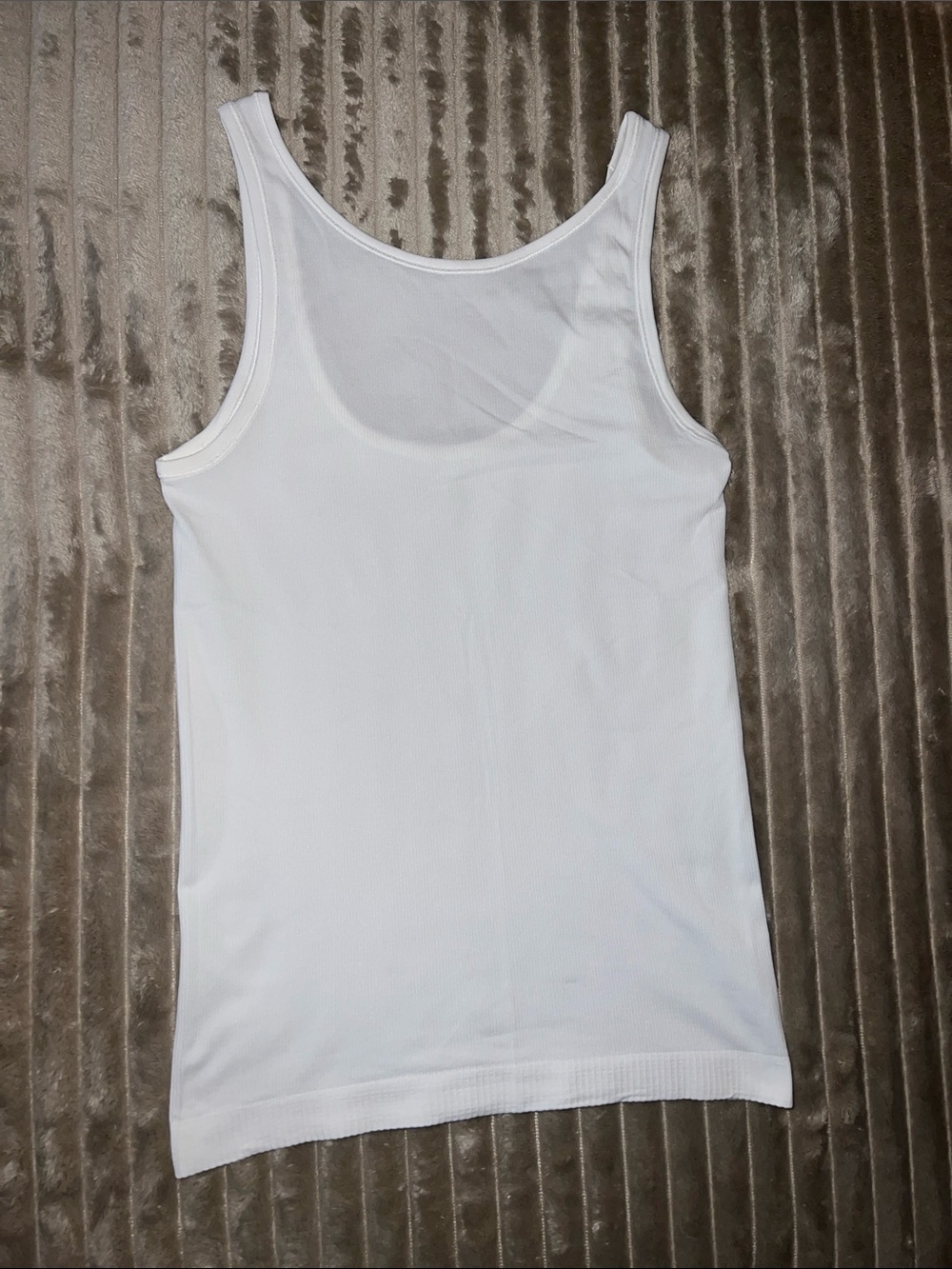 Lululemon white tank top. 2/4